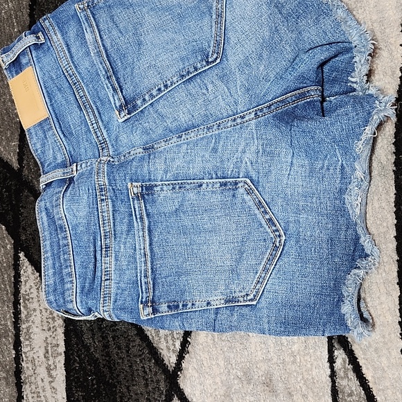 BKE BILLIE EMBROIDERED HIGH-WAISTED RAW-EDGE DENIM JEAN SHORTS 26 - Picture 3 of 13